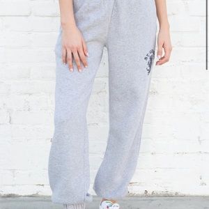 Brandy Melville Rosa St. George Sweatpants